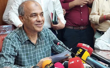 দুই তরুণী ধূমপান করায় হট্টগোল, যা বললেন স্বরাষ্ট্র উপদেষ্টা