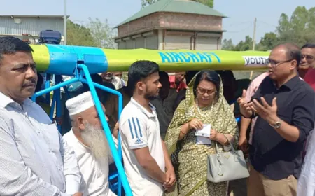 শিবালয়ের জুলহাসের নিজ হাতে তৈরি বিমান, পাশে দাঁড়ালেন তারেক রহমান