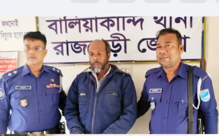 এবার রাজবাড়ীর বালিয়াকান্দিতে নানা বাড়ি বেড়াতে আসা ৯ বছরের এক শিশুকে ‘ধর্ষণচেষ্টার’ অভিযোগে জহুর মোল্লা (৬০) নামের এক বৃদ্ধকে গ্রেপ্তার করেছে পুলিশ।