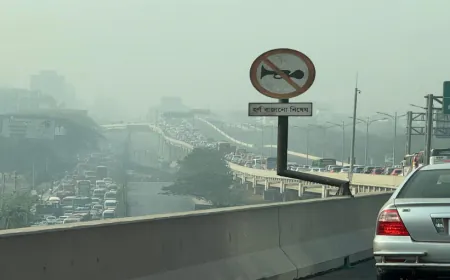 বনানীতে সড়ক দুর্ঘটনায় ২ পোশাককর্মী নিহত, সড়ক অবরোধে যানজটের সৃষ্টি