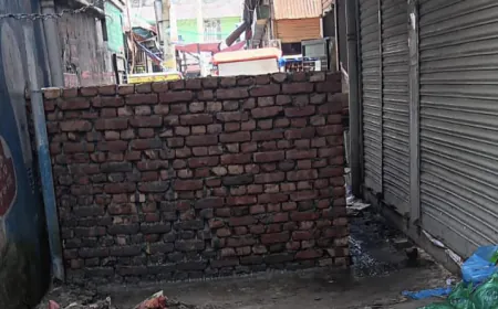 গৌরীপুরে পাকা রাস্তা দখল করে দোকান নির্মাণ, দুর্ভোগে শতাধিক পরিবার