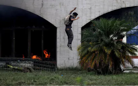 সরকারবিরোধী আন্দোলনে উত্তাল নেপাল